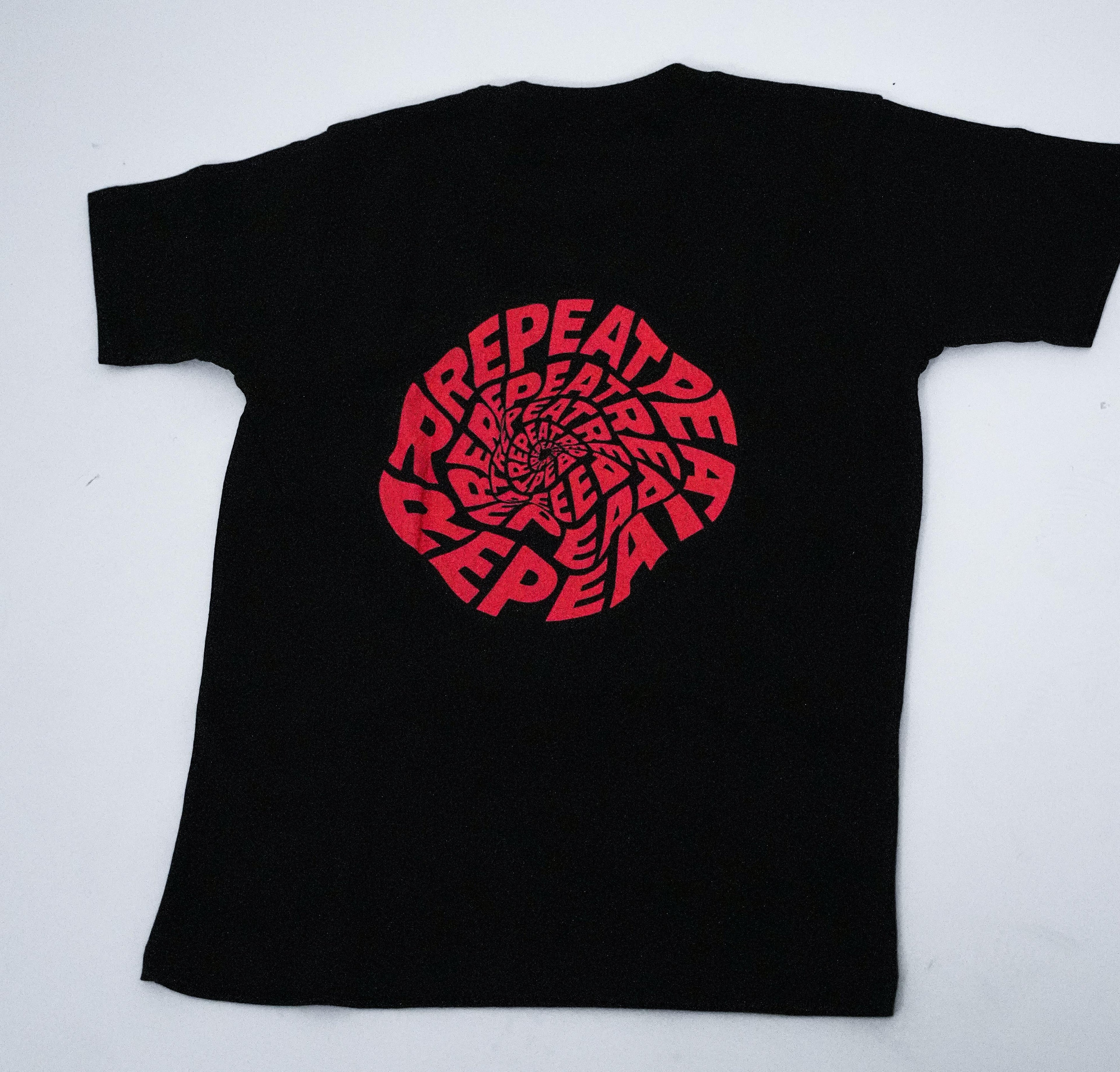 Repeat T-shirt — Zwart